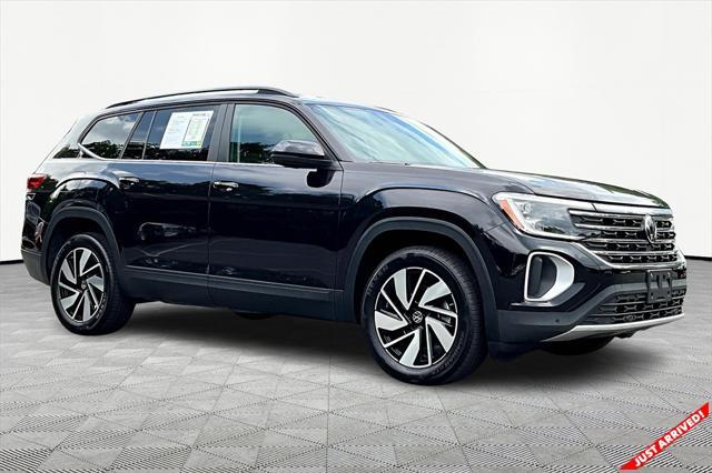 Photo of 2024 Deep Black Pearl Volkswagen Atlas
