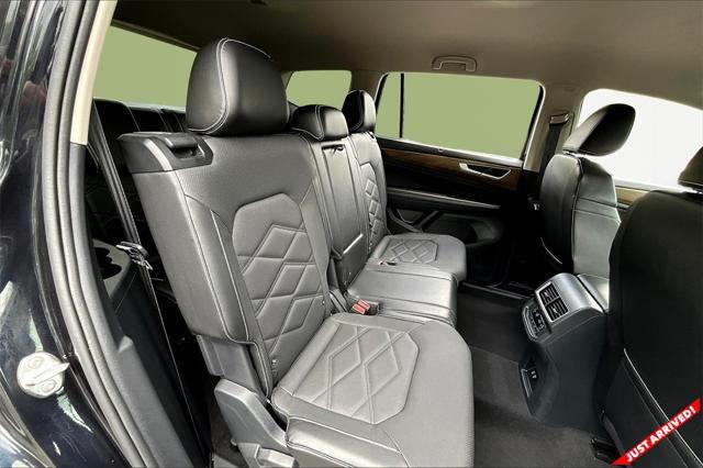 Photo of 2024 Deep Black Pearl Volkswagen Atlas