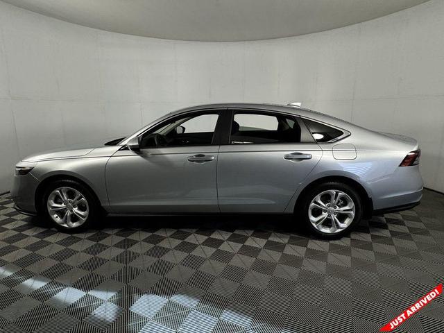 Photo of 2025 Solar Silver Metallic Honda Accord