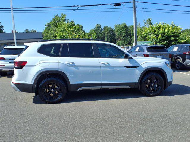 Photo of 2025 Pure White Volkswagen Atlas