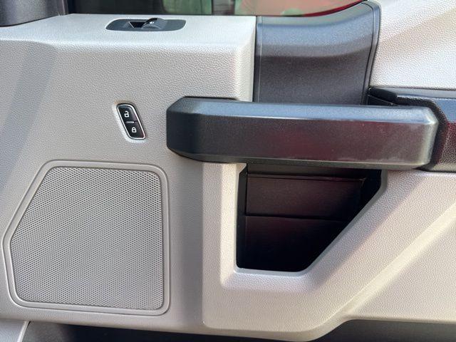 Photo of 2018 Oxford White Ford F-250