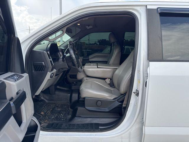 Photo of 2018 Oxford White Ford F-250