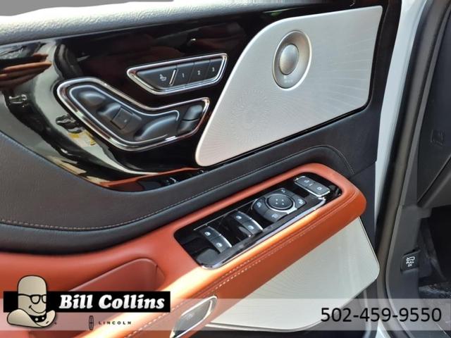 Photo of 2025 Crystal White Lincoln Aviator