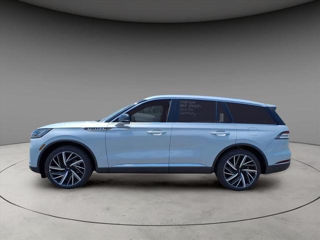 Photo of 2025 Crystal White Lincoln Aviator