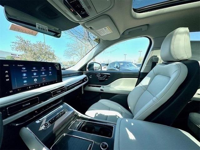 Photo of 2025 Harbor Gray Lincoln Aviator
