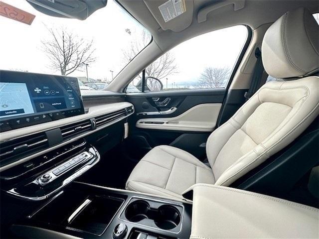 Photo of 2025 Crystal White Lincoln Corsair