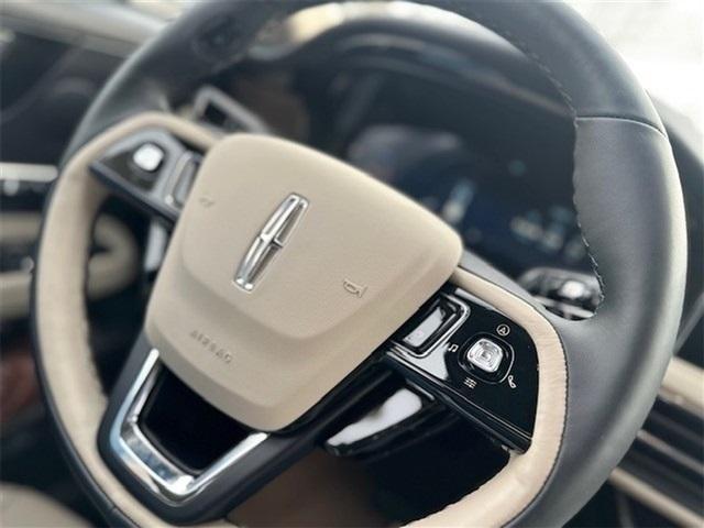 Photo of 2025 Crystal White Lincoln Corsair