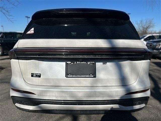 Photo of 2025 White Platinum Clearcoat Metallic Lincoln Nautilus