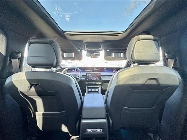 Photo of 2025 White Platinum Clearcoat Metallic Lincoln Nautilus