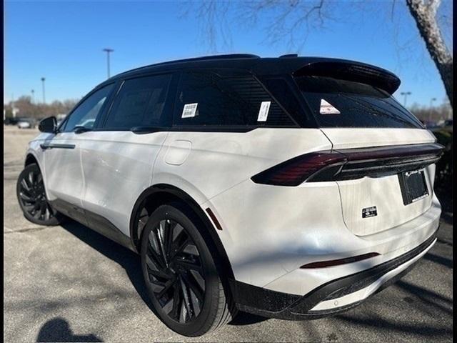 Photo of 2025 White Platinum Clearcoat Metallic Lincoln Nautilus