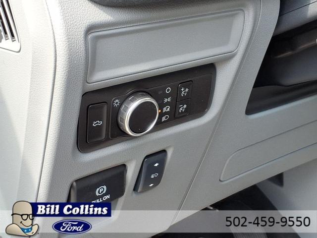 Photo of 2025 Oxford White Ford F-150 Lightning