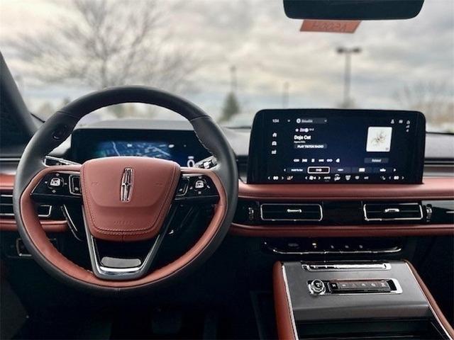 Photo of 2025 Black Metallic Lincoln Aviator
