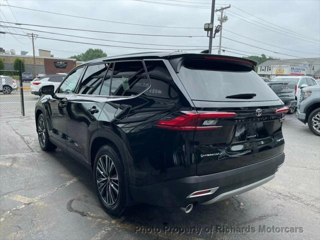 Photo of 2024 Midnight Black Metallic Toyota Grand Highlander Hybrid