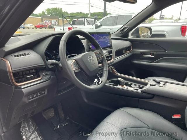 Photo of 2024 Midnight Black Metallic Toyota Grand Highlander Hybrid