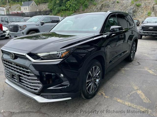 Photo of 2024 Midnight Black Metallic Toyota Grand Highlander Hybrid