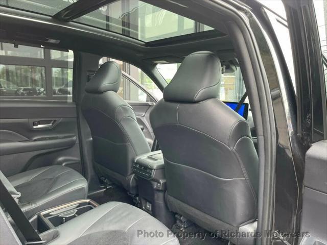 Photo of 2024 Midnight Black Metallic Toyota Grand Highlander Hybrid