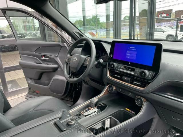 Photo of 2024 Midnight Black Metallic Toyota Grand Highlander Hybrid