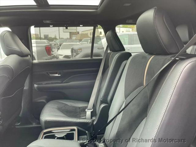 Photo of 2024 Midnight Black Metallic Toyota Grand Highlander Hybrid