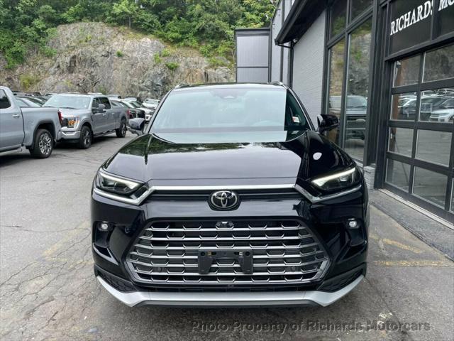 Photo of 2024 Midnight Black Metallic Toyota Grand Highlander Hybrid