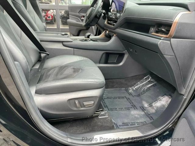 Photo of 2024 Midnight Black Metallic Toyota Grand Highlander Hybrid