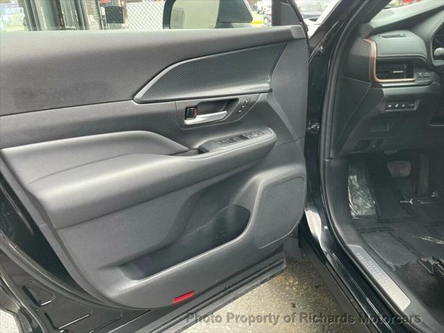 Photo of 2024 Midnight Black Metallic Toyota Grand Highlander Hybrid