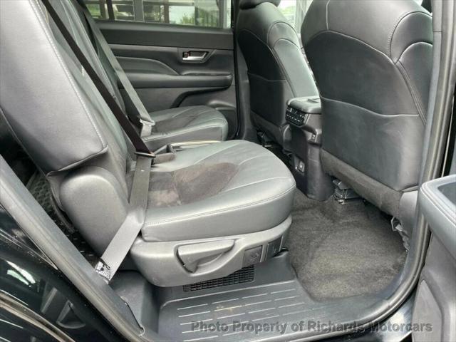 Photo of 2024 Midnight Black Metallic Toyota Grand Highlander Hybrid