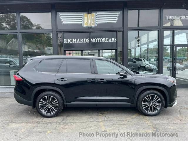 Photo of 2024 Midnight Black Metallic Toyota Grand Highlander Hybrid