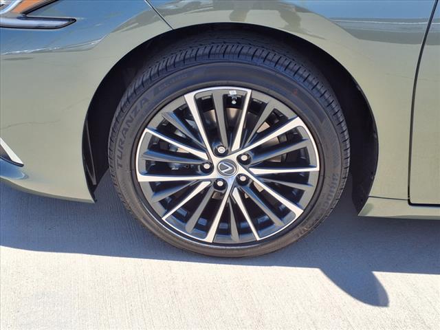 Photo of 2025 Sunlit Grn Lexus ES 300h