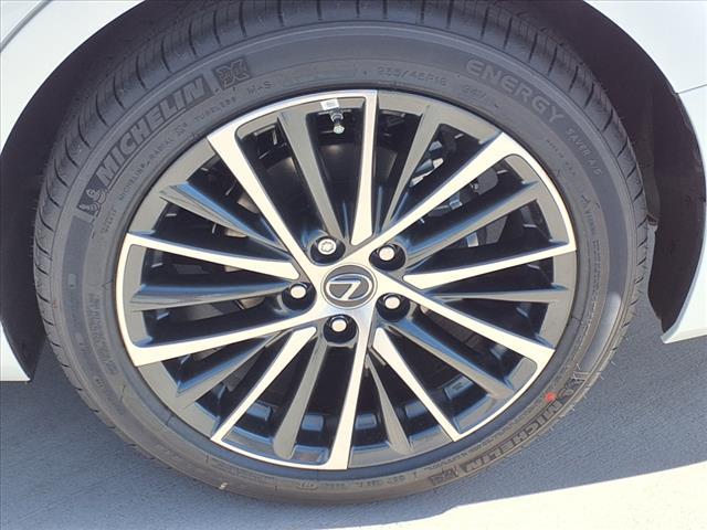 Photo of 2025 Eminent Wht Prl Lexus ES 300h