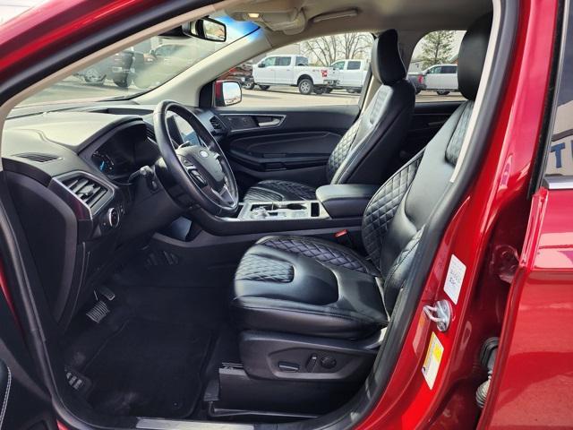 Photo of 2023 Red Metallic Ford Edge