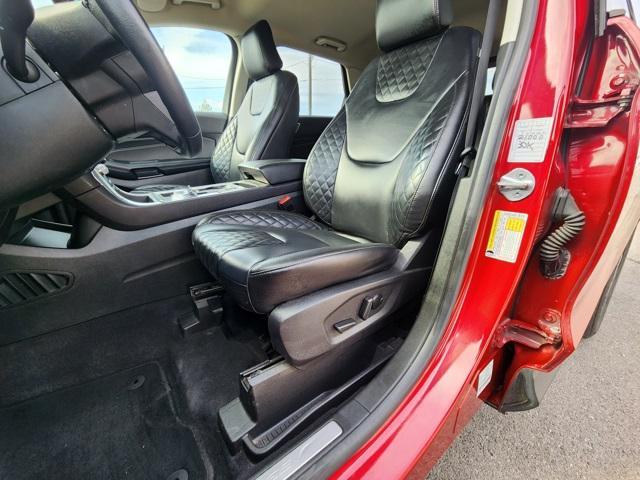 Photo of 2023 Red Metallic Ford Edge