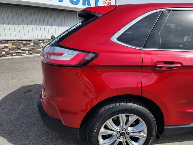 Photo of 2023 Red Metallic Ford Edge