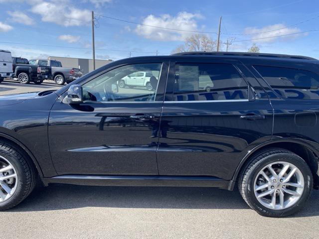 Photo of 2023 DB Black Crystal Clearcoat Dodge Durango
