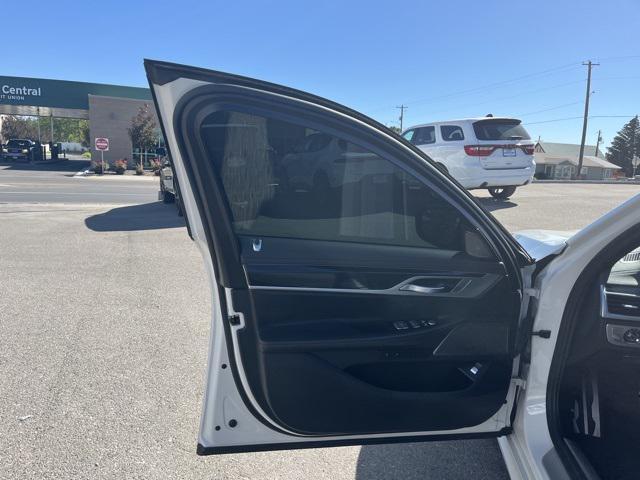Photo of 2019 White Metallic BMW 750
