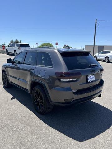 Photo of 2019 Granite Crystal Metallic Clearcoat Jeep Grand Cherokee