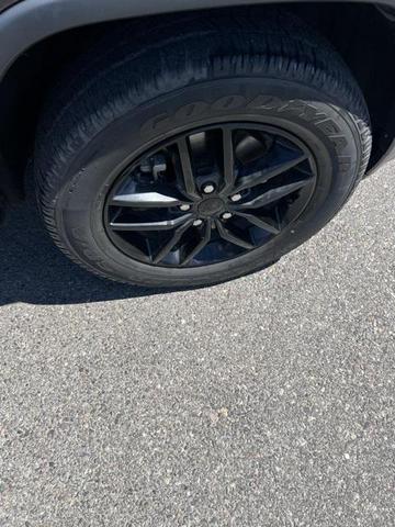Photo of 2019 Granite Crystal Metallic Clearcoat Jeep Grand Cherokee