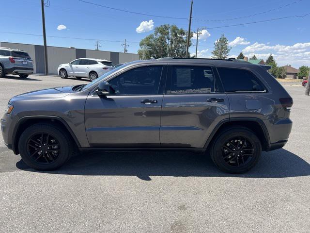 Photo of 2019 Granite Crystal Metallic Clearcoat Jeep Grand Cherokee