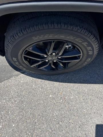 Photo of 2019 Granite Crystal Metallic Clearcoat Jeep Grand Cherokee