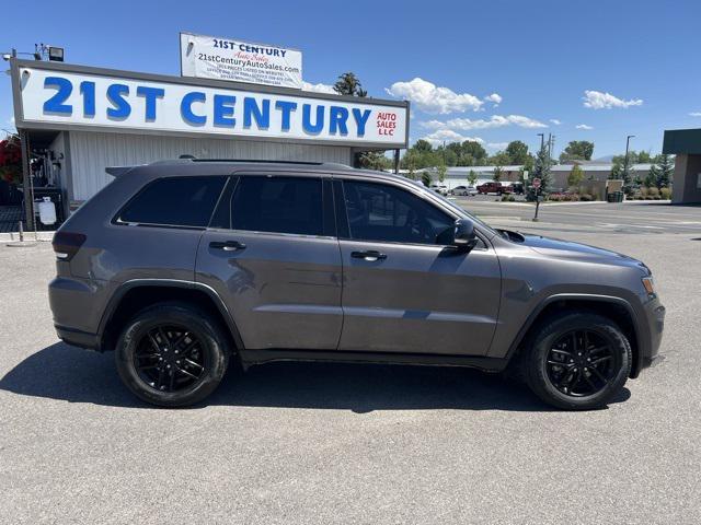 Photo of 2019 Granite Crystal Metallic Clearcoat Jeep Grand Cherokee