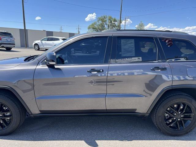 Photo of 2019 Granite Crystal Metallic Clearcoat Jeep Grand Cherokee