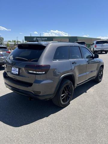 Photo of 2019 Granite Crystal Metallic Clearcoat Jeep Grand Cherokee