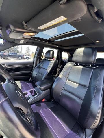 Photo of 2019 Granite Crystal Metallic Clearcoat Jeep Grand Cherokee
