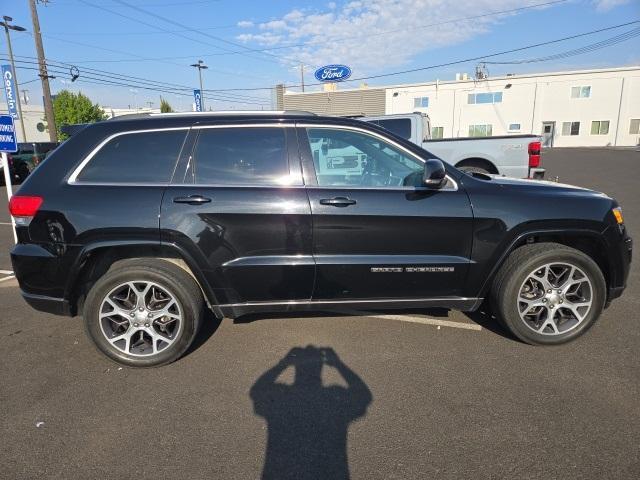 Photo of 2018 Diamond Black Jeep Grand Cherokee