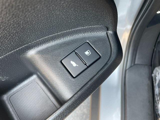 Photo of 2020 Lunar Silver Metallic Honda Pilot