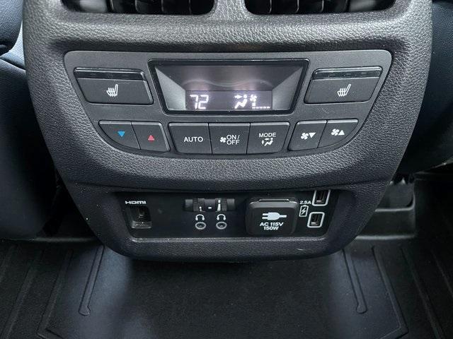 Photo of 2020 Lunar Silver Metallic Honda Pilot