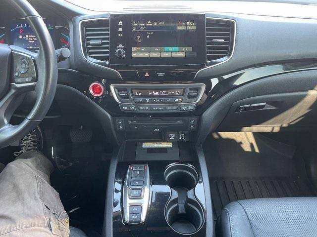 Photo of 2020 Lunar Silver Metallic Honda Pilot