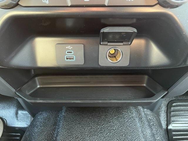 Photo of 2025 Oxford White Ford F-250