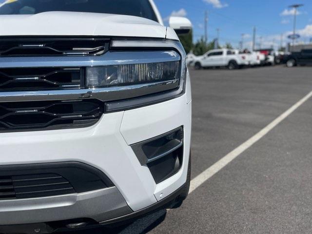 Photo of 2022 Oxford White Ford Expedition Max