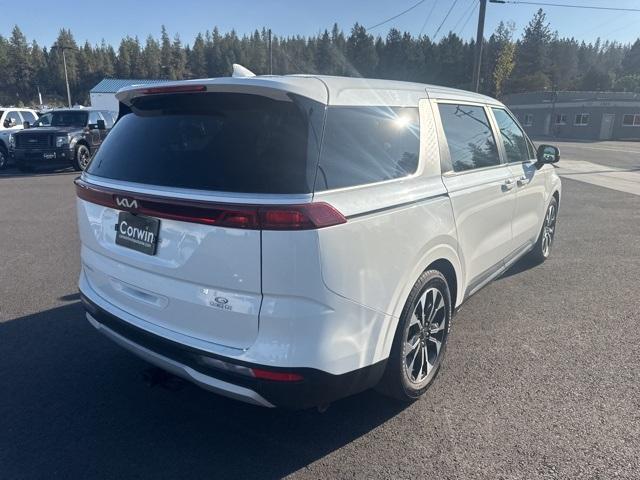 Photo of 2024 Snow White Pearl Kia Carnival