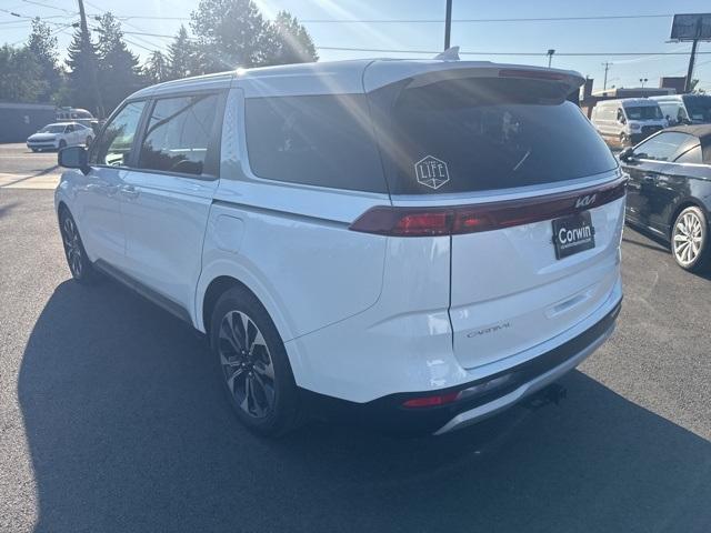 Photo of 2024 Snow White Pearl Kia Carnival